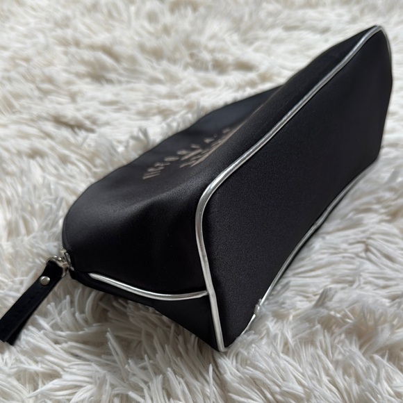 🎉HP🎉 Victoria's Secret Cosmetic Bag & Brush Set NWOT 💗 Black and Silver - Picture 9 of 15